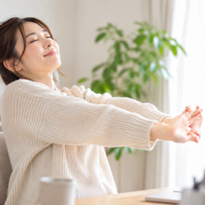 朝晩の冷え込み、体が縮こまっていませんか？