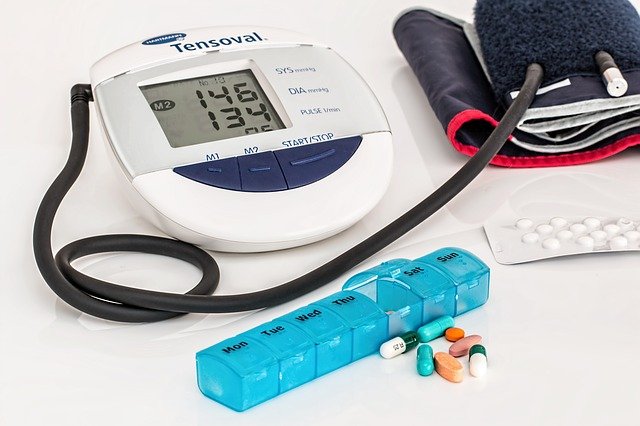 血圧計と薬